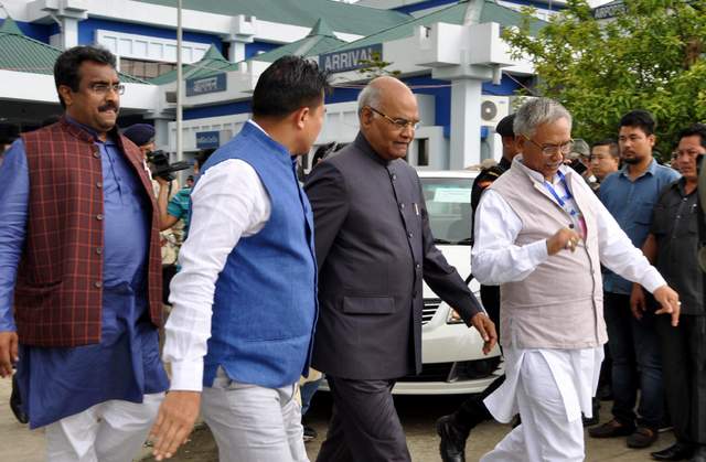 Presidential Candiadate at Airport 1.jpg